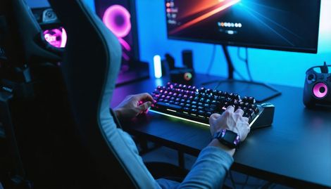 Oyuncular İçin Ergonomik Klavye Seçimi: Konfor ve Performansın Buluşması